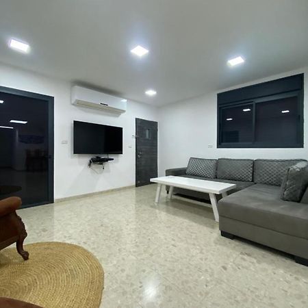 הבית של לוסי Apartment Qiryat Shemona Ngoại thất bức ảnh