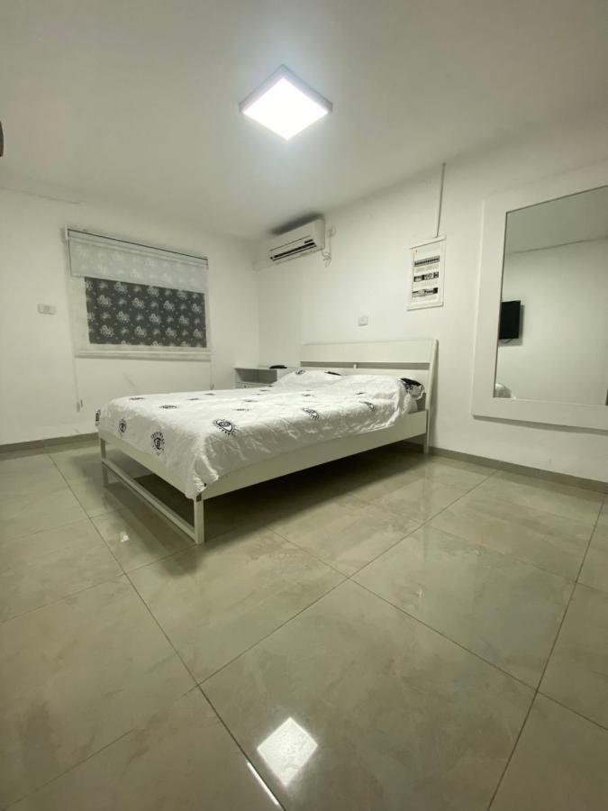 הבית של לוסי Apartment Qiryat Shemona Ngoại thất bức ảnh