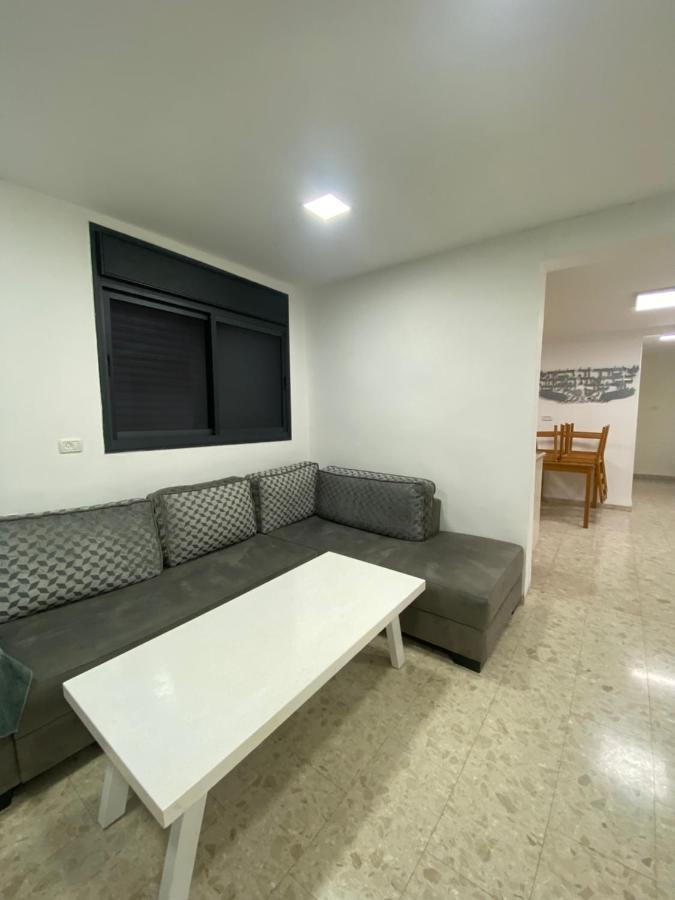 הבית של לוסי Apartment Qiryat Shemona Ngoại thất bức ảnh